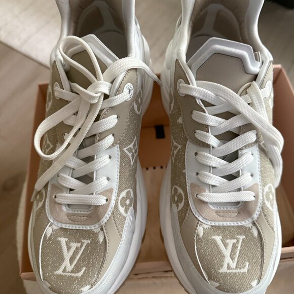 Never Worn Out - LOUIS VUITTON Beige and White patent trim sneakers - SIZE 38 - Picture 1 of 6